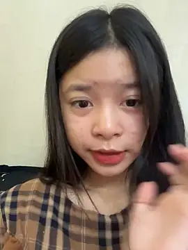 Snapshot of mau15_ chatting on October 8, 2025, 1:23 pm mau15 online show from October 8, 2025, 1:23 pm