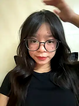 Snapshot of mau15_ chatting on October 21, 2025, 10:25 am mau15 online show from October 21, 2025, 10:25 am