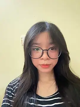 Snapshot of mau15_ chatting on October 17, 2025, 10:18 am mau15 online show from October 17, 2025, 10:18 am