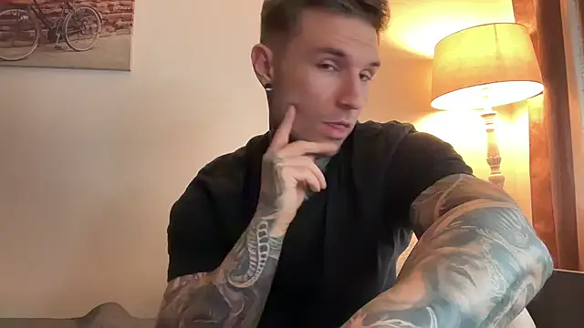 Larsskeet online show from October 15, 2025, 12:46 pm