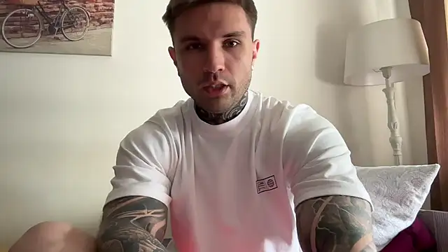 Larsskeet online show from October 21, 2025, 12:04 pm