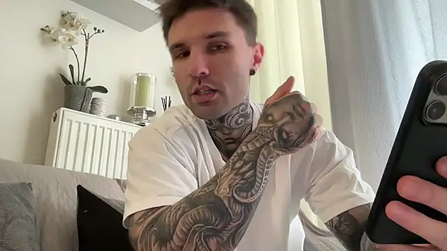 Larsskeet online show from October 31, 2025, 2:13 pm