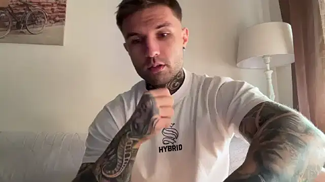 Larsskeet online show from October 3, 2025, 1:45 pm