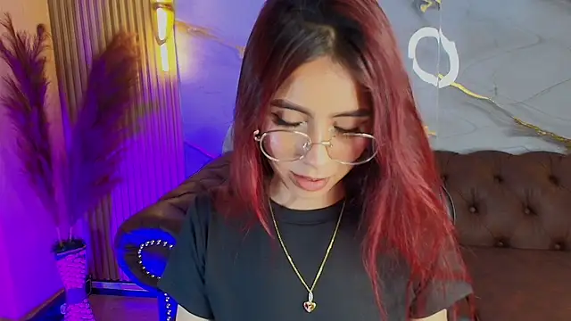 mia tf online show from October 31, 2025, 2:24 pm