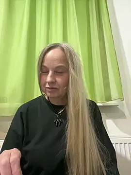 B i r d i e online show from October 3, 2025, 7:26 pm