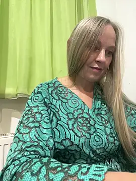 B i r d i e online show from September 23, 2025, 6:59 pm