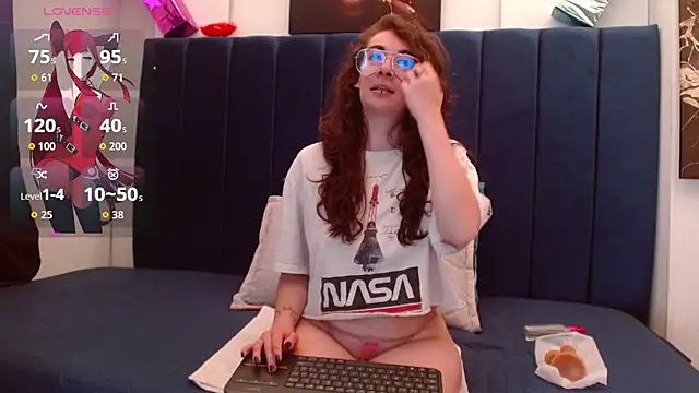 Snapshot of Violet_wish chatting on October 22, 2025, 2:27 pm Violet wish online show from October 22, 2025, 2:27 pm