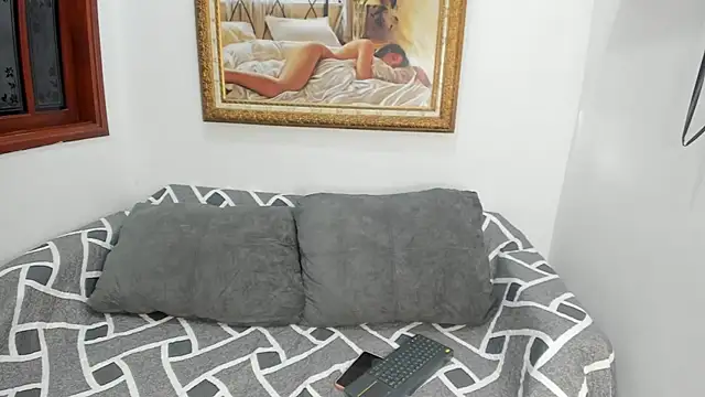 Snapshot of SeleneAndDorian chatting on October 17, 2025, 8:54 pm SeleneAndDorian online show from October 17, 2025, 8:54 pm