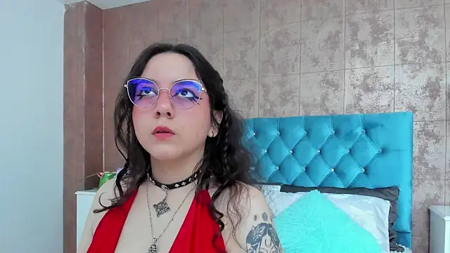 Snapshot of ChloeNoire chatting on October 2, 2025, 3:43 am ChloeNoire online show from October 2, 2025, 3:43 am