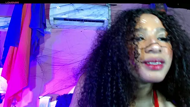 Snapshot of _IsabellaRousse chatting on October 24, 2025, 7:13 pm IsabellaRousse online show from October 24, 2025, 7:13 pm