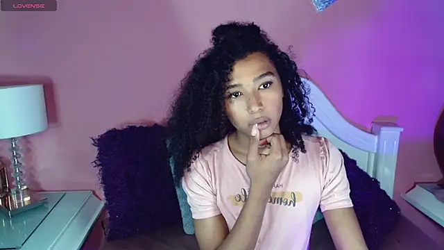 Snapshot of _IsabellaRousse chatting on November 10, 2025, 7:19 pm IsabellaRousse online show from November 10, 2025, 7:19 pm