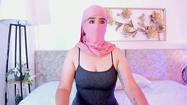 Snapshot of _Malak chatting on October 1, 2025, 6:56 pm Malak online show from October 1, 2025, 6:56 pm