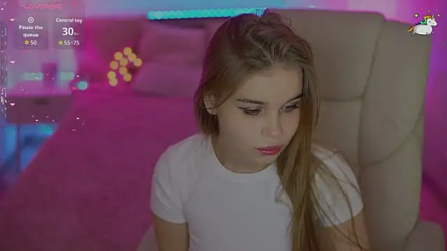 MyLolaSky online show from September 29, 2025, 8:36 pm