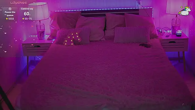 MyLolaSky online show from October 16, 2025, 9:23 pm