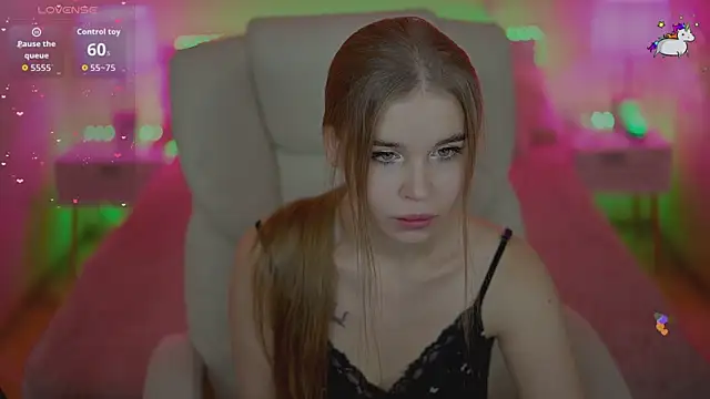 MyLolaSky online show from October 17, 2025, 8:21 pm