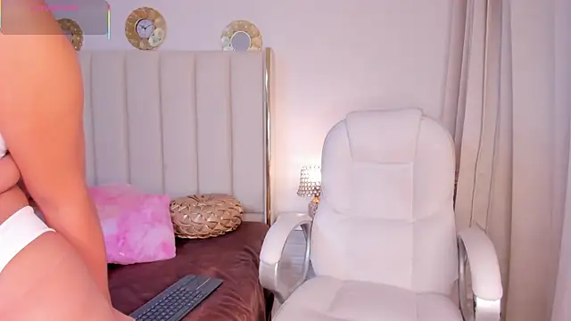 Snapshot of JadeBennett_ chatting on September 29, 2025, 3:24 am JadeBennett online show from September 29, 2025, 3:24 am