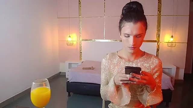 Snapshot of IsabelFernandez chatting on October 10, 2025, 5:30 am IsabelFernandez online show from October 10, 2025, 5:30 am