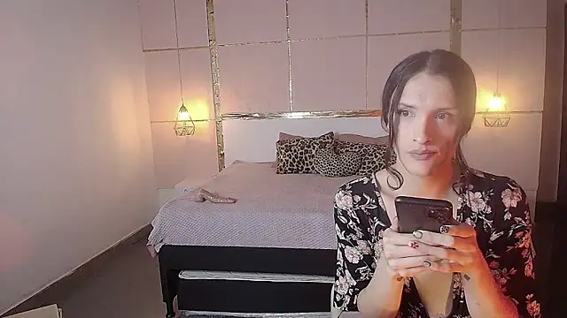 Snapshot of IsabelFernandez chatting on October 23, 2025, 3:49 am IsabelFernandez online show from October 23, 2025, 3:49 am