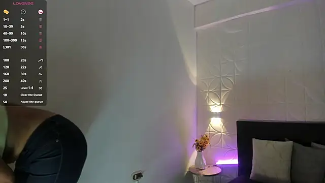 EmillyLim online show from April 9, 2026, 8:26 pm