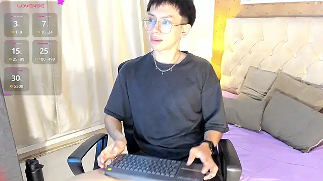 Snapshot of liam_twiink chatting on October 7, 2025, 7:48 pm liam twiink online show from October 7, 2025, 7:48 pm