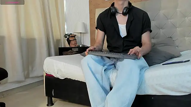 Snapshot of liam_twiink chatting on October 30, 2025, 7:33 pm liam twiink online show from October 30, 2025, 7:33 pm