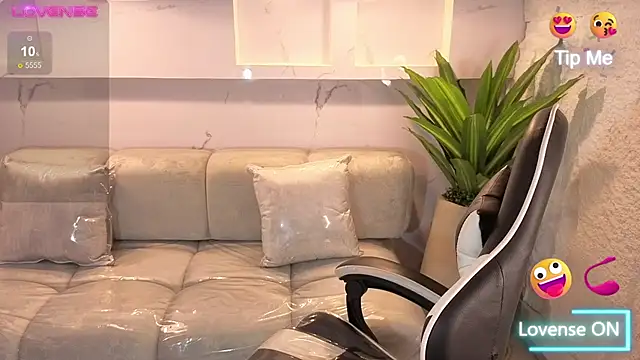 scarlett smith tp online show from November 18, 2025, 12:41 pm