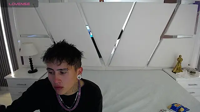 Snapshot of oblivionlove chatting on May 12, 2026, 9:21 pm oblivionlove online show from May 12, 2026, 9:21 pm