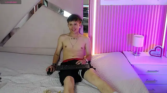 Snapshot of oblivionlove chatting on October 4, 2025, 2:18 pm oblivionlove online show from October 4, 2025, 2:18 pm