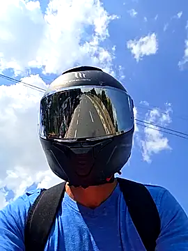 Snapshot of Foxbiker chatting on July 18, 2026, 12:47 pm Foxbiker online show from July 18, 2026, 12:47 pm