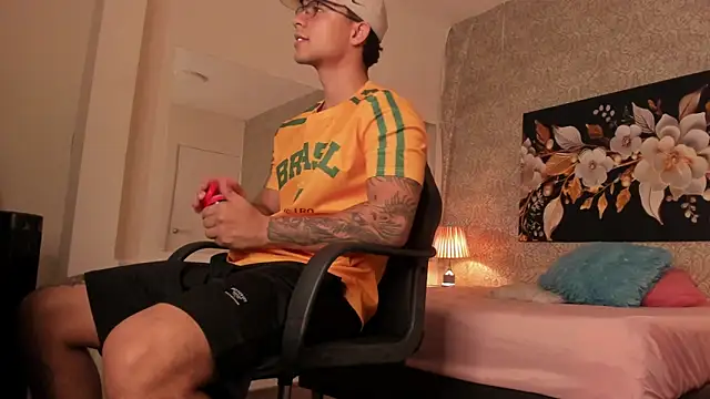 mike wills3 online show from October 4, 2025, 3:30 am