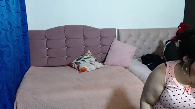 Snapshot of LITTLEKITTY19 chatting on December 13, 2025, 8:04 pm LITTLEKITTY19 online show from December 13, 2025, 8:04 pm