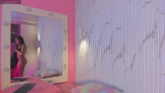 Snapshot of Missdionne_curly chatting on November 6, 2025, 9:57 am Missdionne curly online show from November 6, 2025, 9:57 am