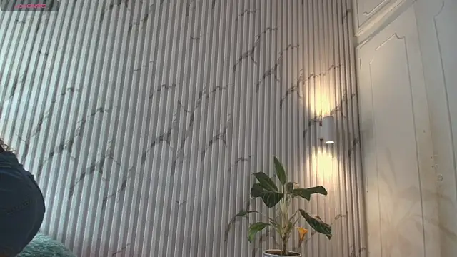 Snapshot of Missdionne_curly chatting on September 27, 2025, 11:16 am Missdionne curly online show from September 27, 2025, 11:16 am