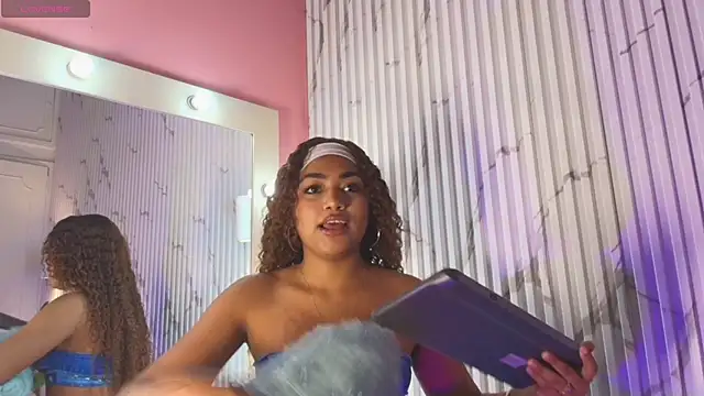 Snapshot of Missdionne_curly chatting on September 29, 2025, 11:27 am Missdionne curly online show from September 29, 2025, 11:27 am