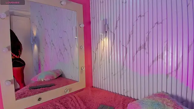 Snapshot of Missdionne_curly chatting on October 14, 2025, 11:55 am Missdionne curly online show from October 14, 2025, 11:55 am