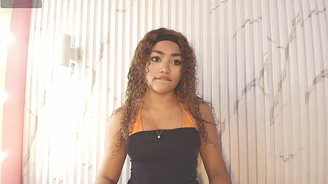 Snapshot of Missdionne_curly chatting on September 25, 2025, 11:49 am Missdionne curly online show from September 25, 2025, 11:49 am