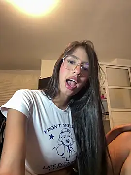 Julieta Duque online show from February 2, 2026, 11:59 pm