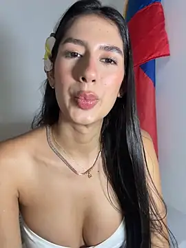 Snapshot of Julieta_Duque chatting on July 2, 2026, 3:23 am Julieta Duque online show from July 2, 2026, 3:23 am