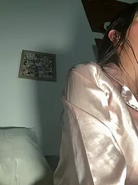 Julieta Duque online show from April 9, 2026, 4:25 am