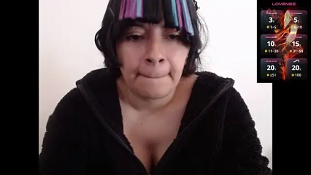 Acelinrose online show from November 12, 2025, 1:59 pm