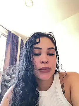 Snapshot of FOX_LATINA chatting on July 14, 2026, 3:40 pm FOX LATINA online show from July 14, 2026, 3:40 pm