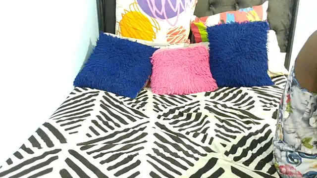 Snapshot of Dandelion_enigman chatting on November 4, 2025, 9:18 pm Dandelion enigman online show from November 4, 2025, 9:18 pm