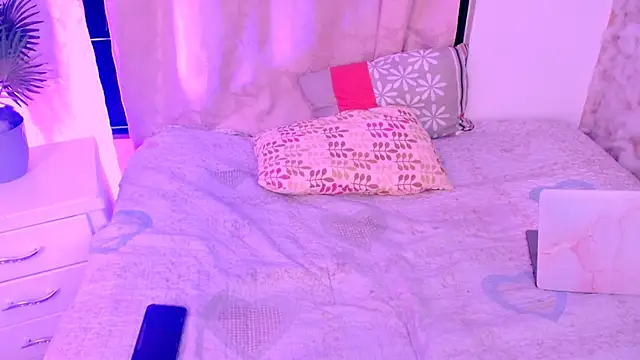 dreams girl online show from September 24, 2025, 7:20 pm