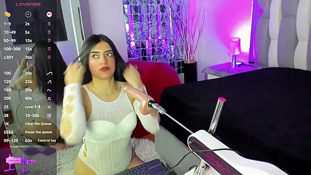 Snapshot of IsaDiiaz chatting on October 11, 2025, 4:24 am IsaDiiaz online show from October 11, 2025, 4:24 am