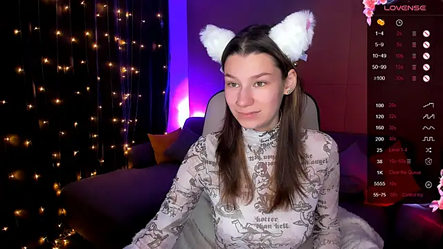 Snapshot of LinaBlossom_ chatting on November 12, 2025, 8:29 am LinaBlossom online show from November 12, 2025, 8:29 am