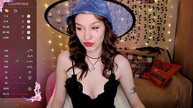 Snapshot of LinaBlossom_ chatting on October 29, 2025, 9:41 am LinaBlossom online show from October 29, 2025, 9:41 am