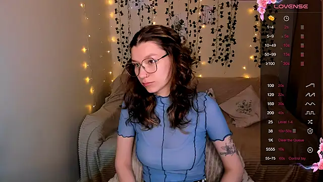 Snapshot of LinaBlossom_ chatting on October 18, 2025, 3:08 am LinaBlossom online show from October 18, 2025, 3:08 am