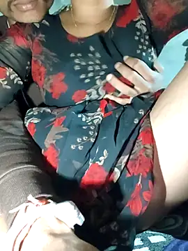 Snapshot of Couple_romence1 chatting on February 15, 2026, 6:14 am Couple romence1 online show from February 15, 2026, 6:14 am