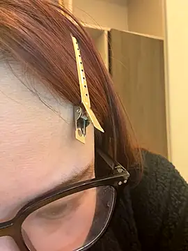 YY-27 online show from December 18, 2025, 5:28 pm