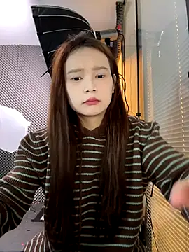 Snapshot of YY-27 chatting on October 28, 2025, 4:57 am YY-27 online show from October 28, 2025, 4:57 am